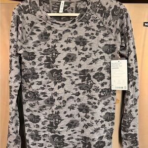 Athleta Momemtum Spacedye printed Gray Floral Long Sleeve Top